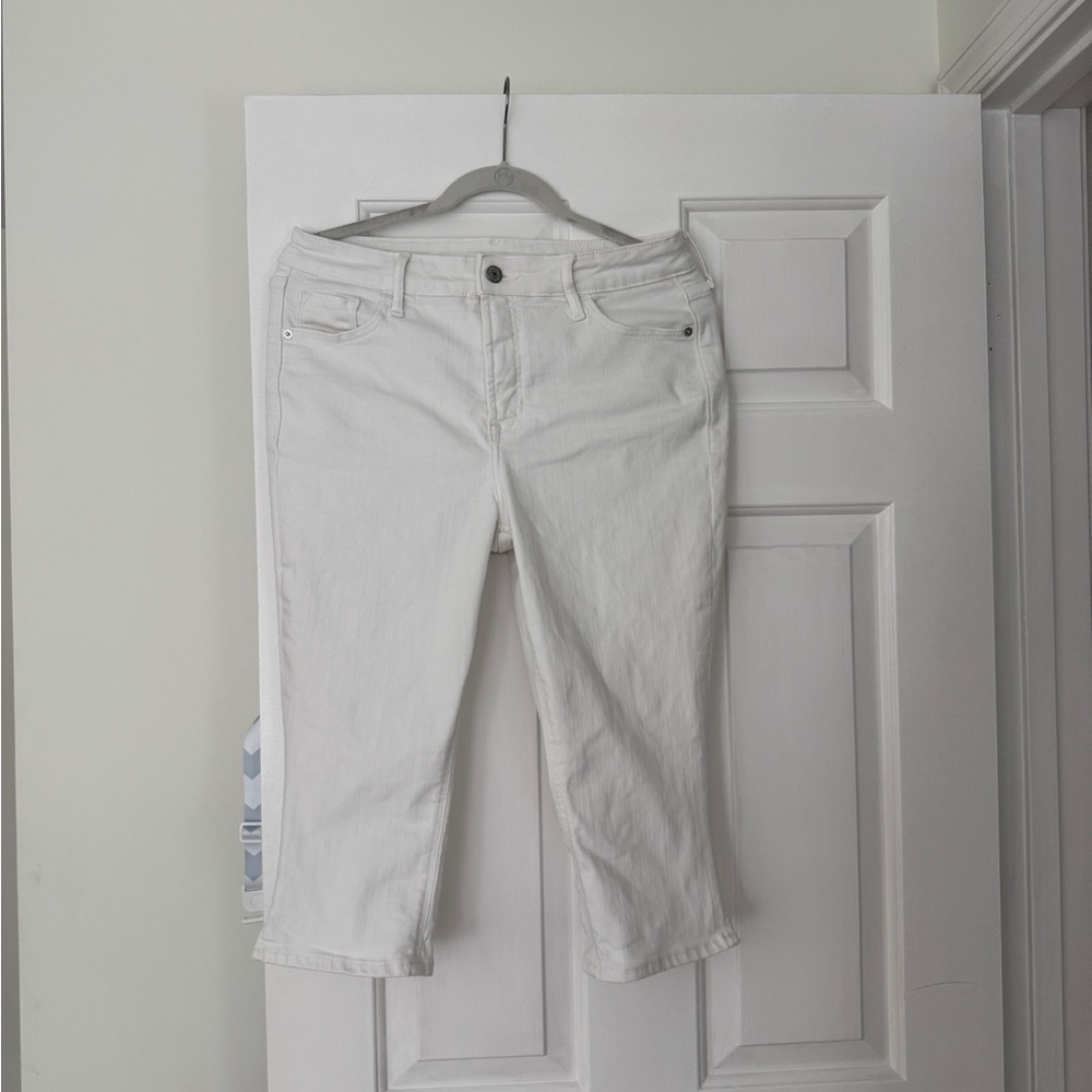 Old Navy White Capri Pants